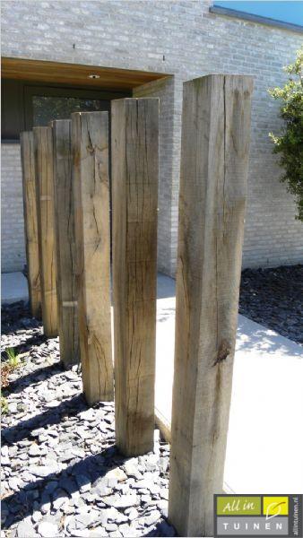 onhandig Beschietingen Voorbeeld Strakke kastanje houten palen. - Hoveniersbedrijf All in Tuinen